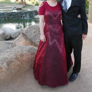 Spaghetti Strap Iridescent Scarlet Prom Dress Gown